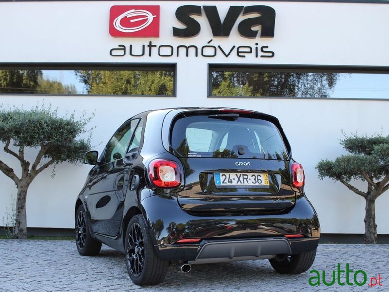 2019' Smart Fortwo photo #2