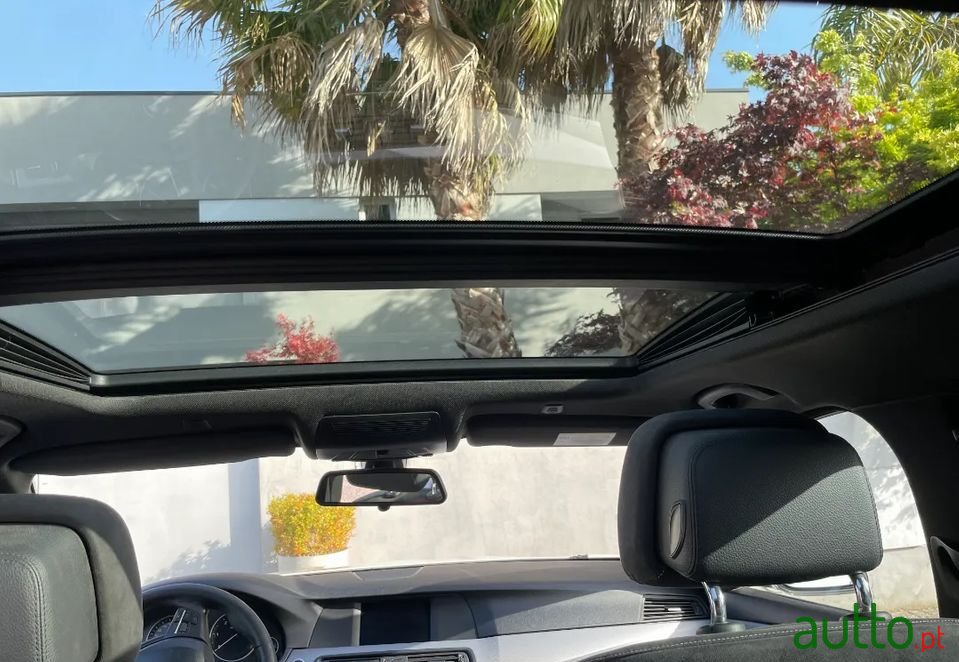 2010' BMW 520 photo #6