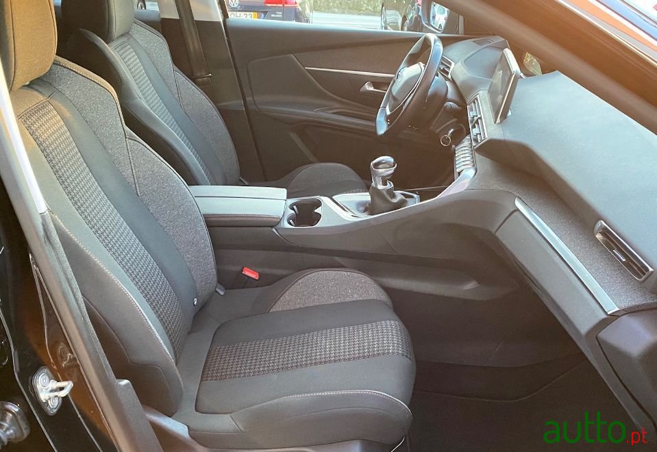 2018' Peugeot 3008 photo #4