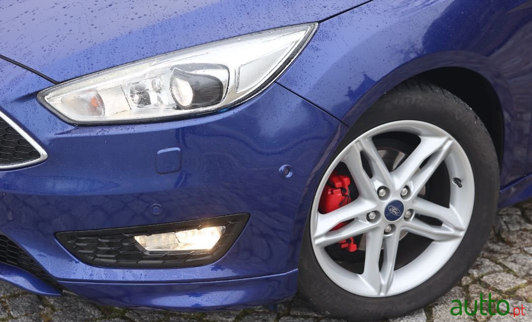 2017' Ford Focus photo #2