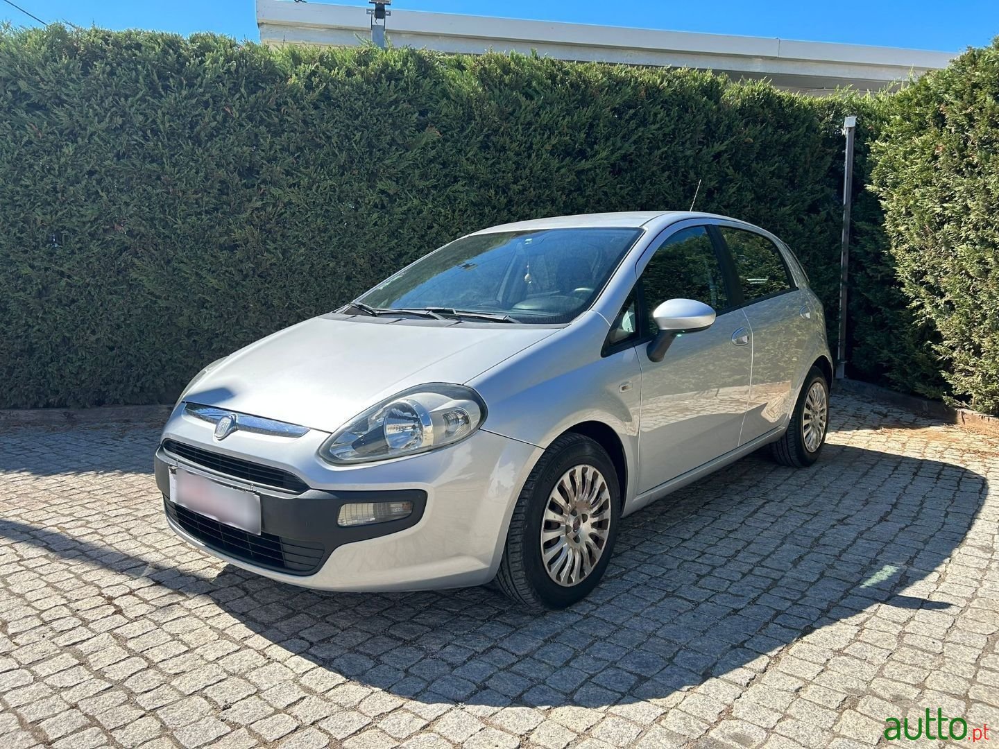 2011' Fiat Punto Evo photo #1