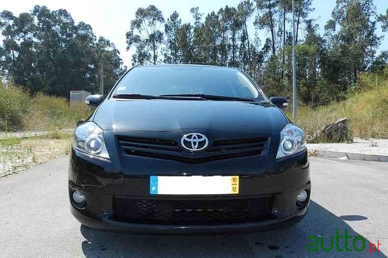 2010' Toyota Auris photo #2