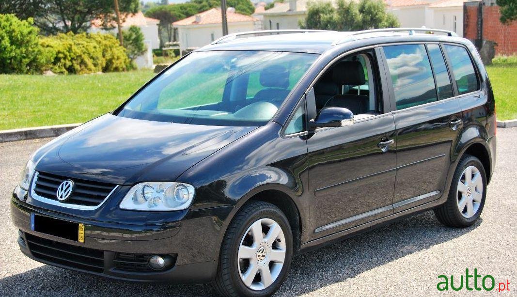 2005' Volkswagen Touran photo #3