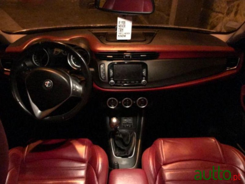 2014' Alfa Romeo Giulietta Sport photo #1