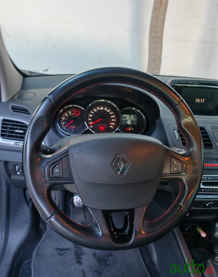 2015' Renault Megane Sport Tourer photo #5