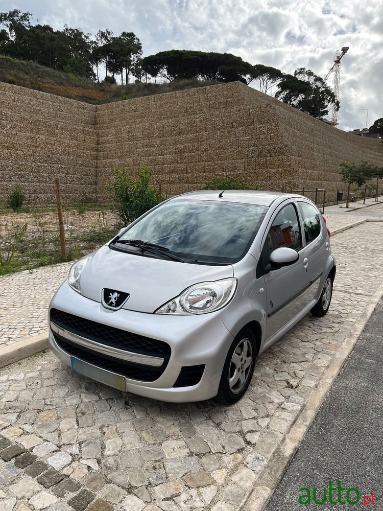 2010' Peugeot 107 photo #1