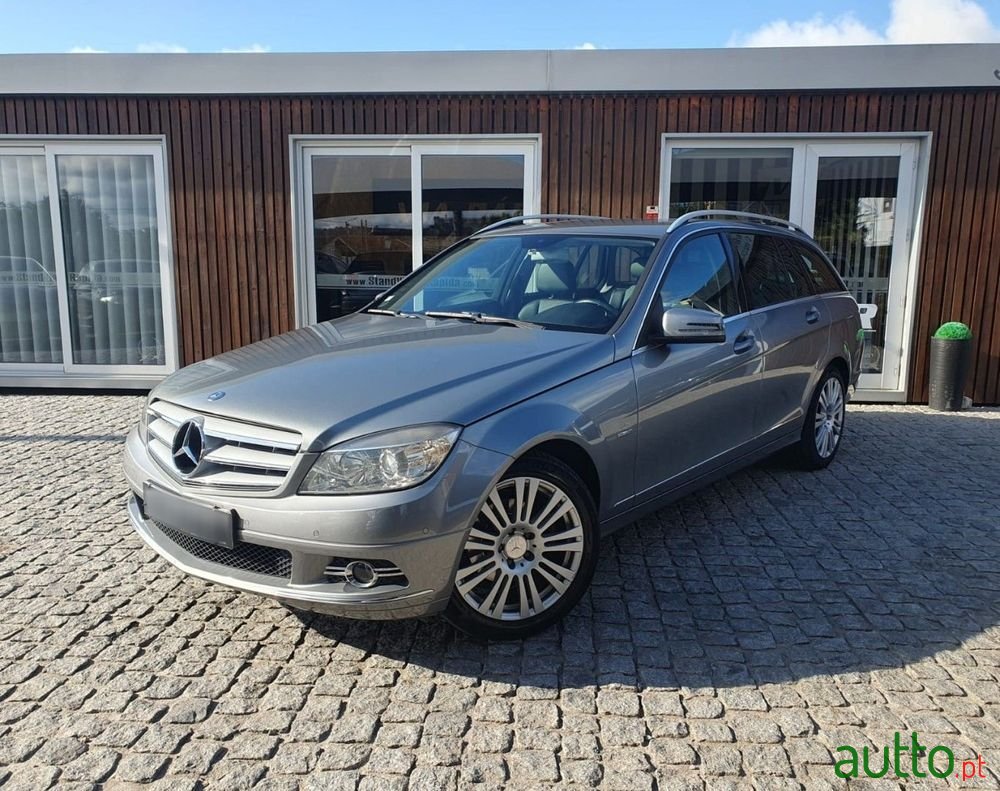 2010' Mercedes-Benz Classe C photo #1