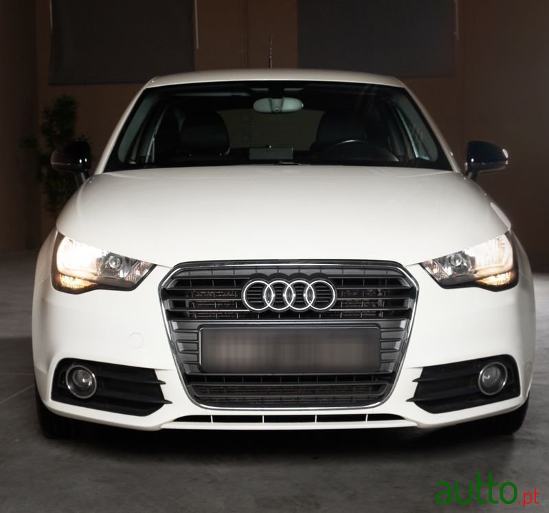 2011' Audi A1 1.2 Tfsi Attraction photo #5