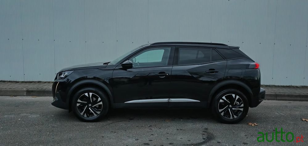 2021' Peugeot 2008 photo #2