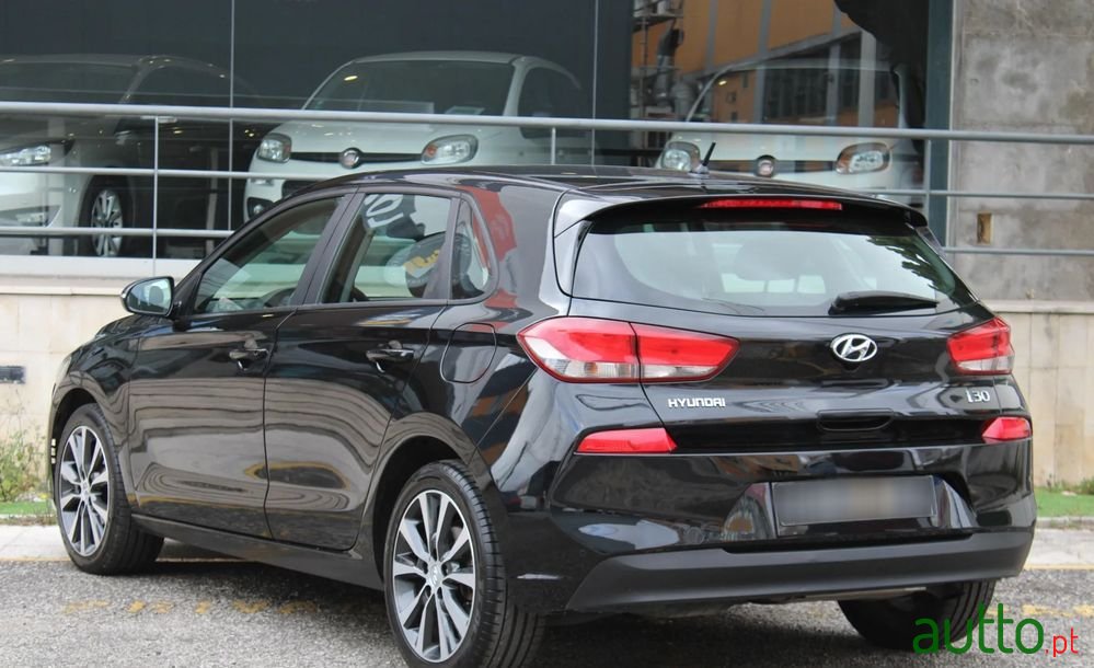 2019' Hyundai i30 1.6 Crdi Style Plus photo #3