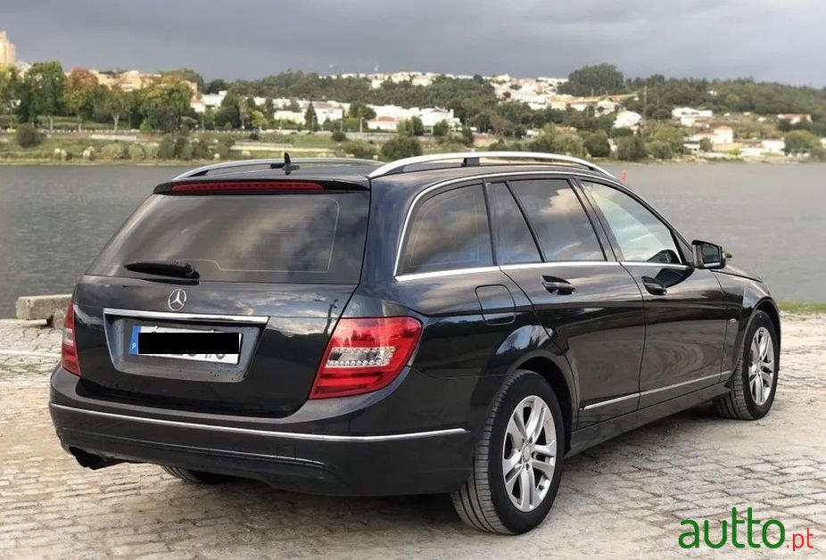 2011' Mercedes-Benz C-180 photo #2