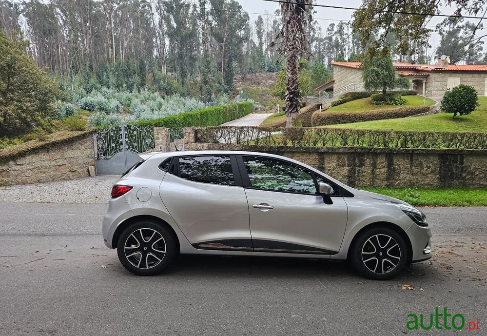 2019' Renault Clio photo #1