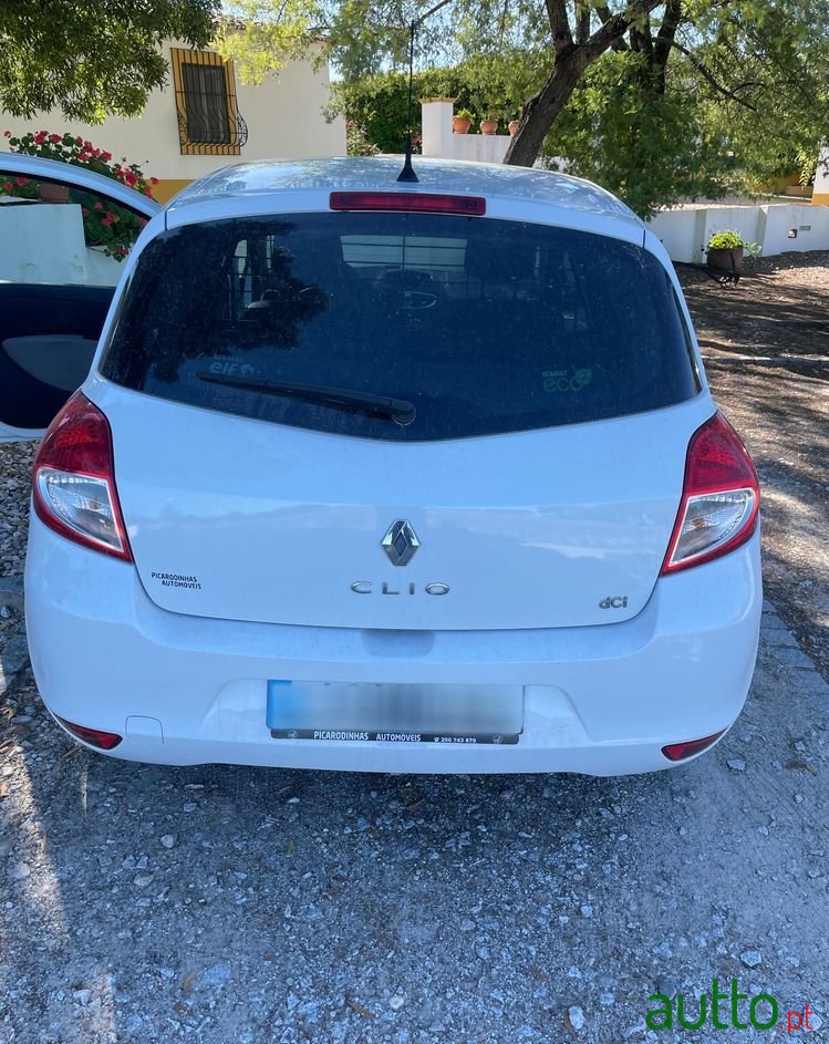 2012' Renault Clio photo #2