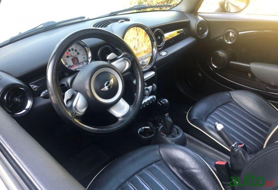 2009' MINI Cooper Sport photo #3