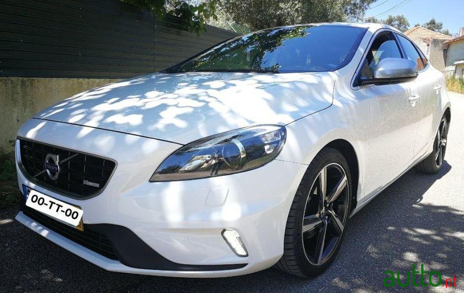 2013' Volvo V40 photo #2