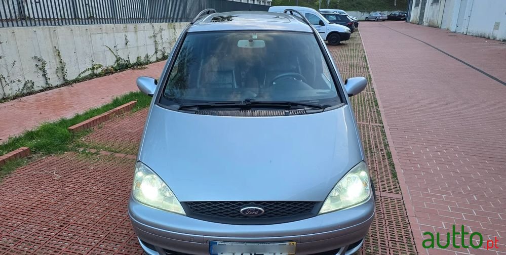 2003' Ford Galaxy 1.9 Tdi Ghia photo #2