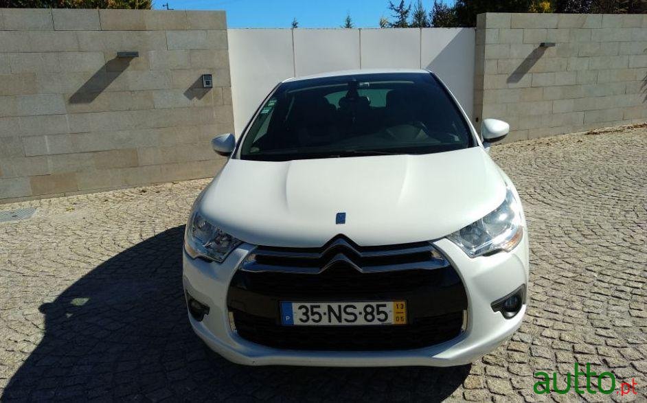 2013' Citroen DS4 Chic photo #3