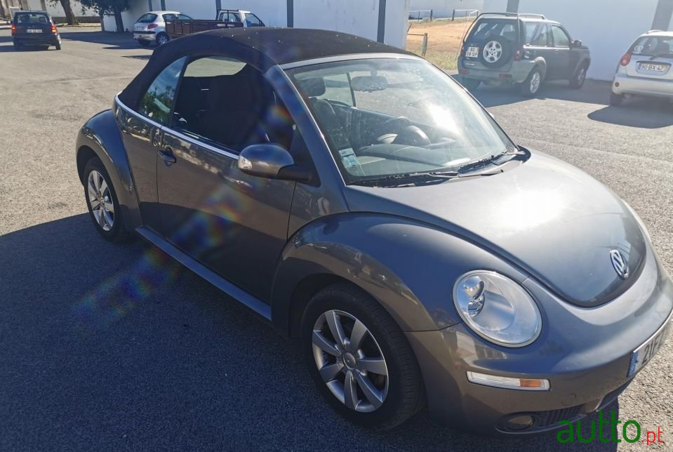 2007' Volkswagen New Beetle photo #2