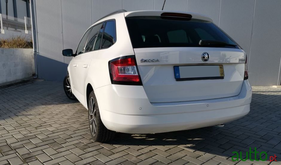 2015' Skoda Fabia Break photo #4