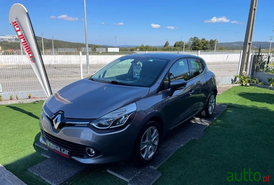 2014' Renault Clio photo #2