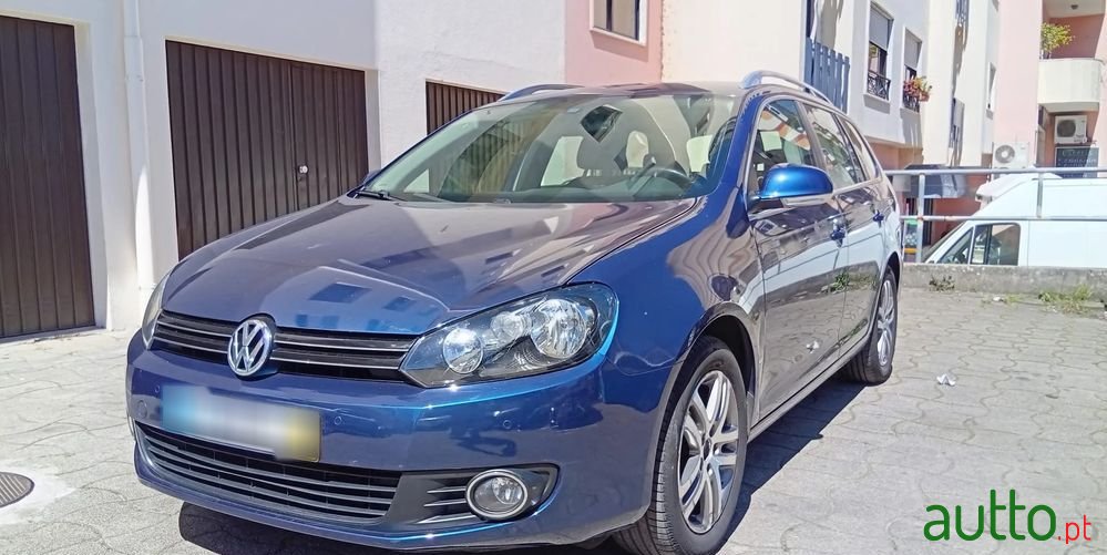 2010' Volkswagen Golf Variant photo #2