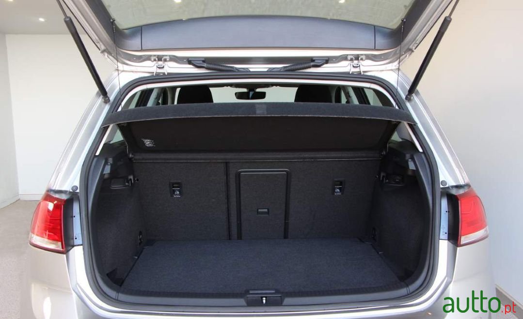 2017' Volkswagen Golf photo #6