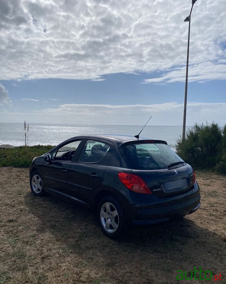 2006' Peugeot 207 1.4 Hdi Urban photo #2