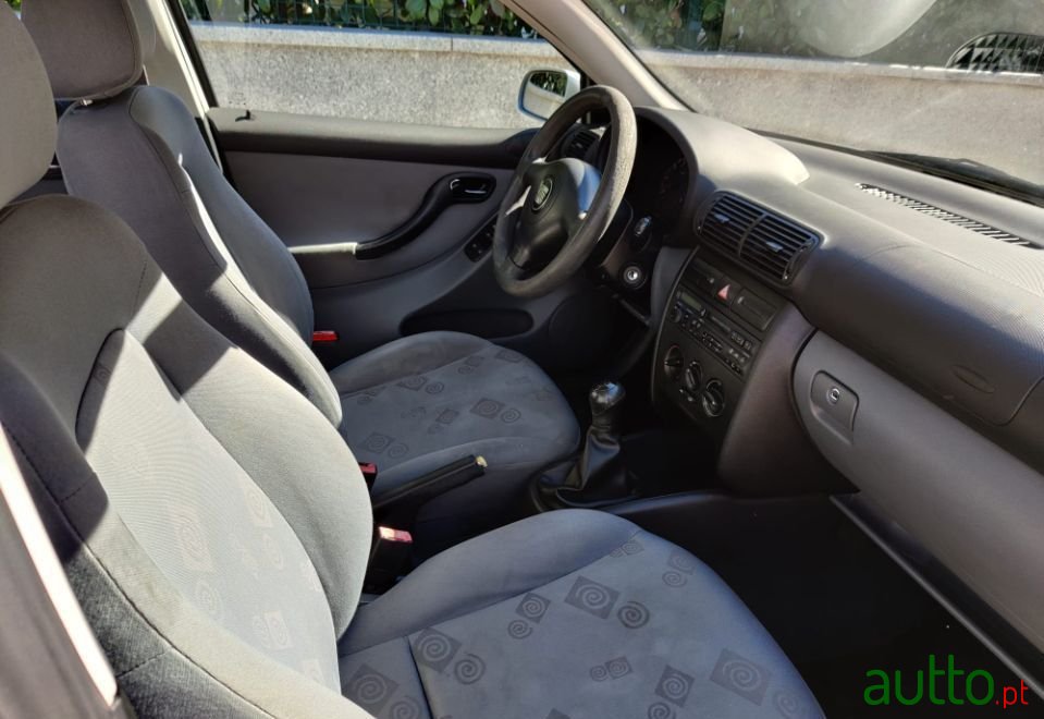 2001' SEAT Leon photo #5