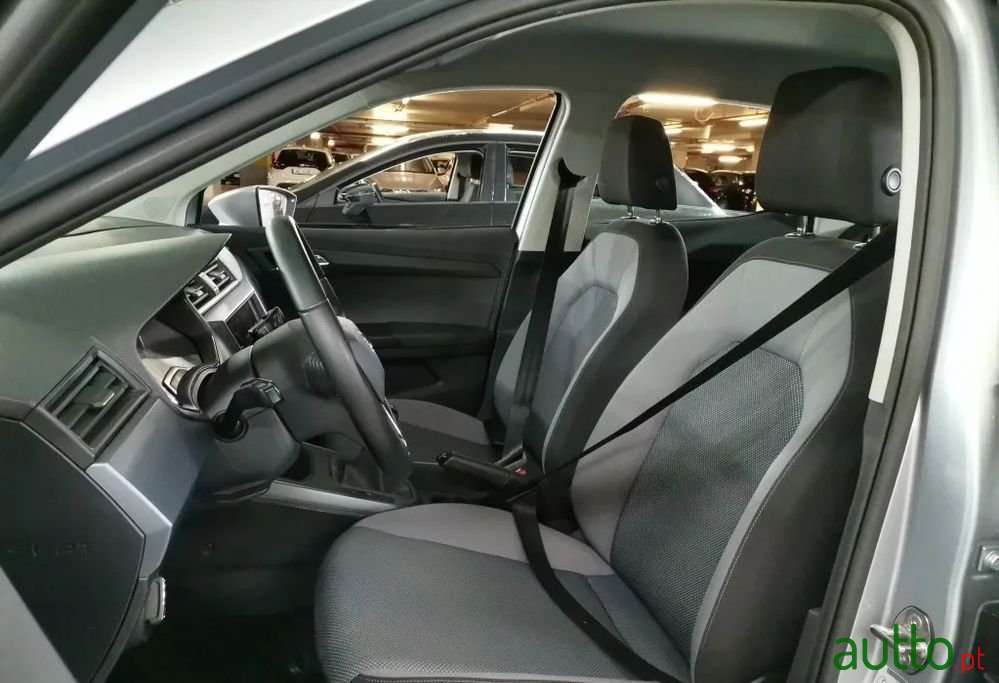 2020' SEAT Arona 1.0 Tsi Style photo #5