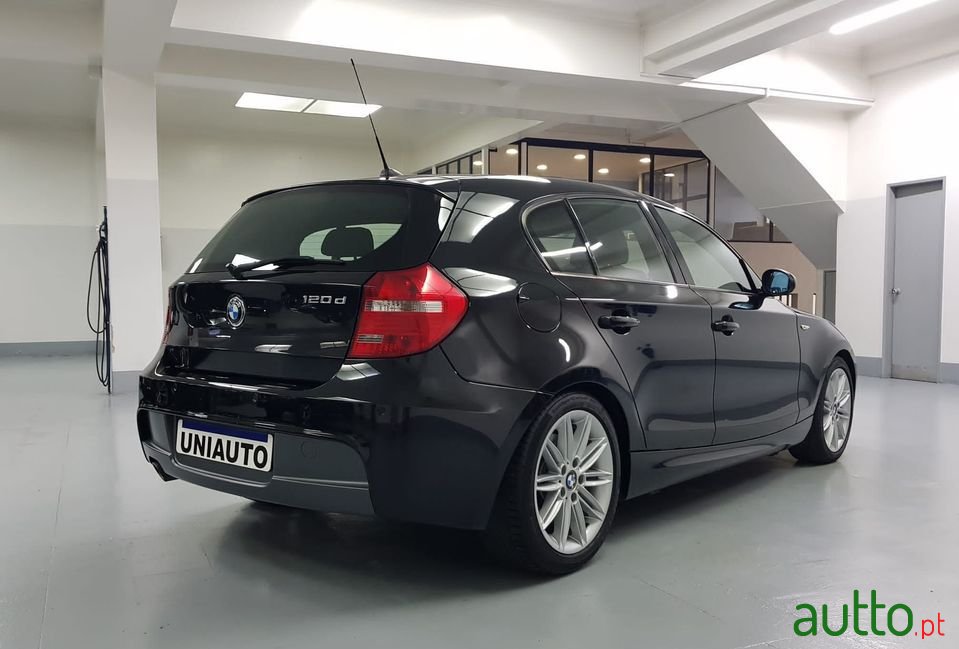 2009' BMW 120 photo #2