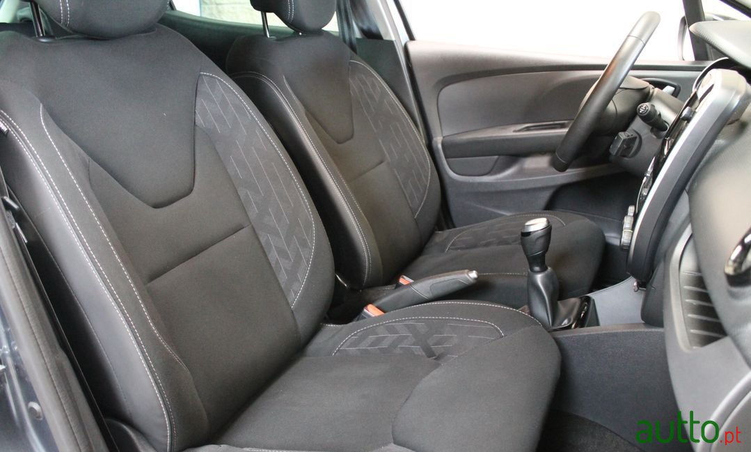 2019' Renault Clio photo #5