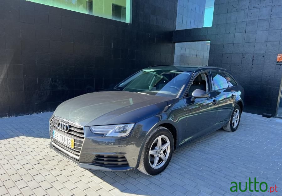 2017' Audi A4 Avant photo #2