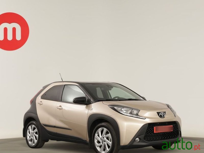 2022' Toyota Aygo 1.0 X-Play photo #1