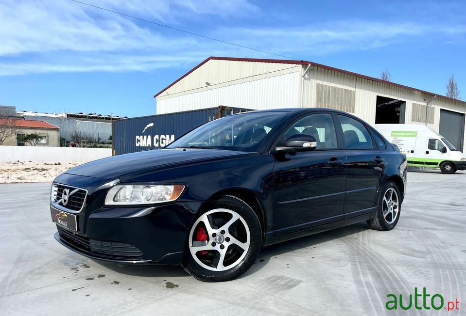 2011' Volvo S40 photo #1