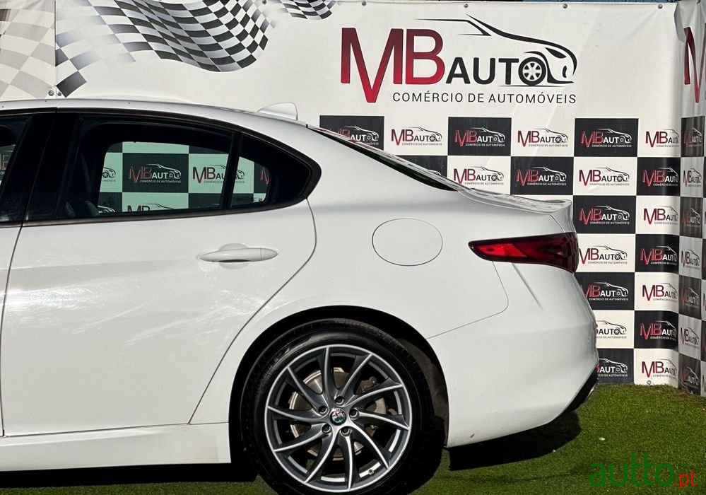 2017' Alfa Romeo Giulia 2.2 D Super At8 photo #4