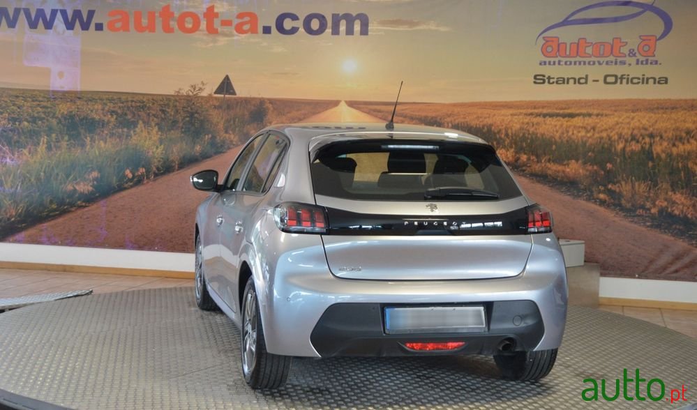 2022' Peugeot 208 photo #6