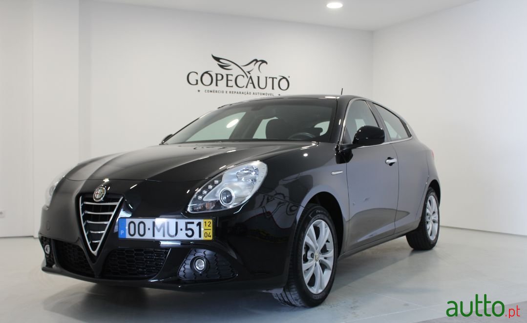 2012' Alfa Romeo Giulietta photo #2