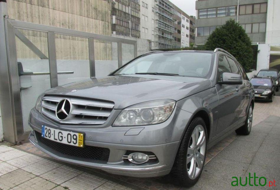 2011' Mercedes-Benz C-250 photo #2