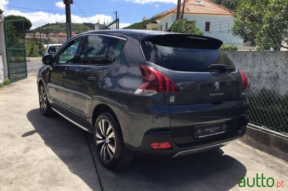 2014' Peugeot 3008 Hybrid4 photo #2