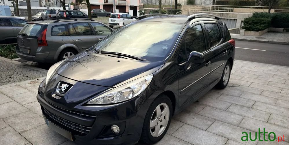 2011' Peugeot 207 Sw photo #2