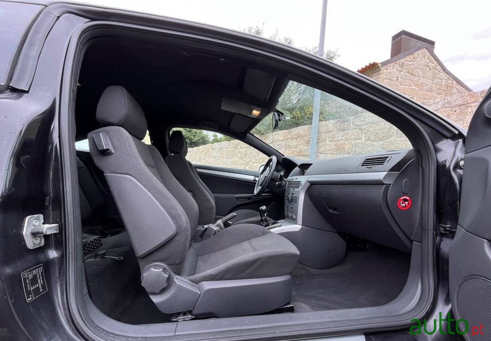 2008' Opel Astra Gtc 1.7 Cdti photo #5