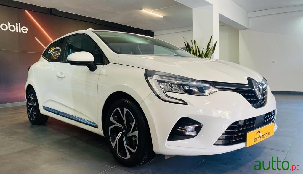 2020' Renault Clio photo #1