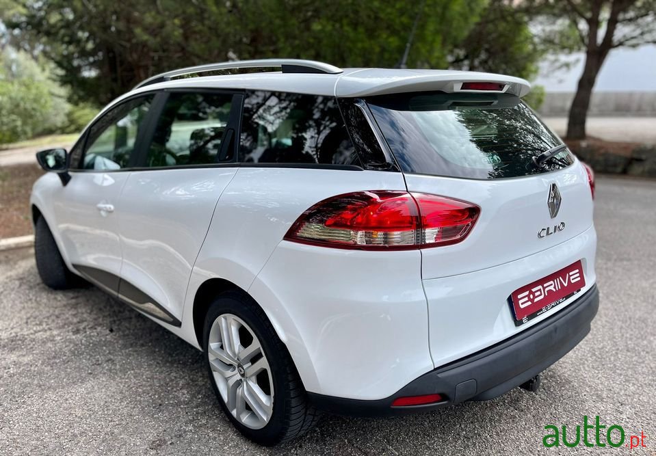 2017' Renault Clio Sport Tourer photo #5