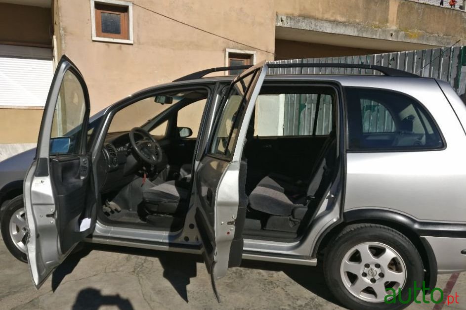 2002' Opel Zafira photo #2