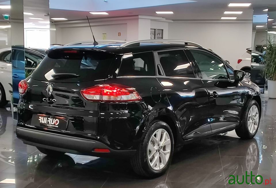 2020' Renault Clio Sport Tourer photo #2