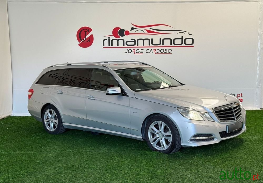 2011' Mercedes-Benz Classe E photo #1