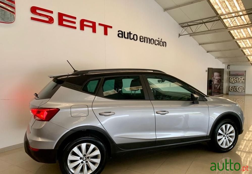 2019' SEAT Arona 1.0 Tgi Style photo #3