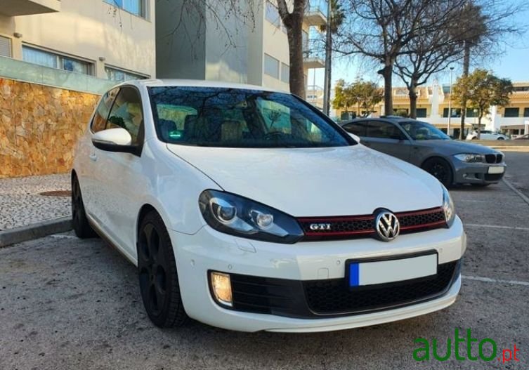 2009' Volkswagen Golf photo #2