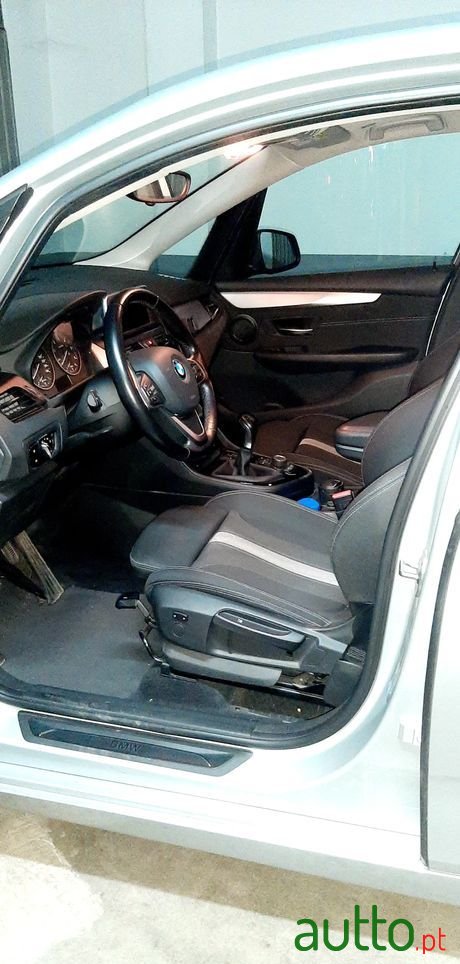 2016' BMW 216 D Active Tourer photo #4