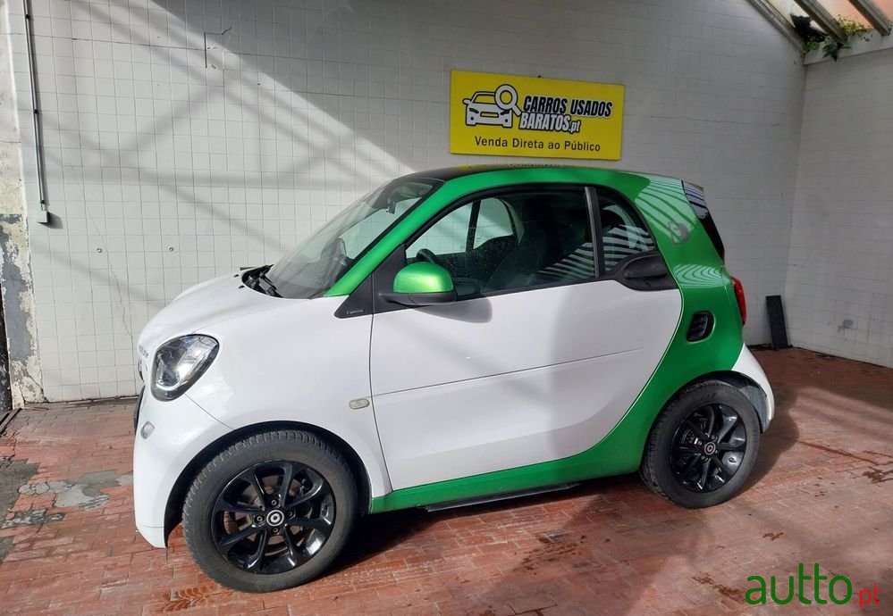 2017' Smart Fortwo Eq Passion photo #2